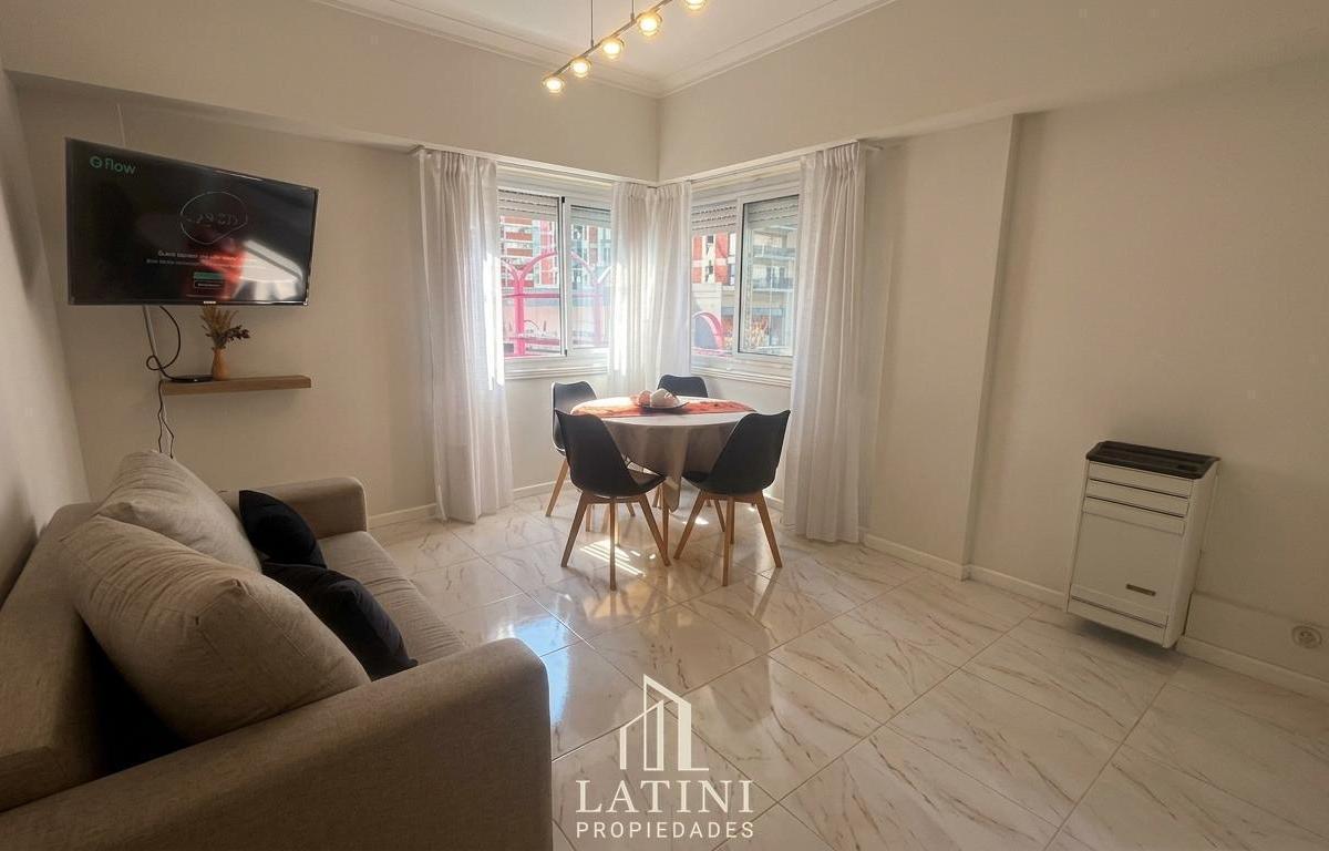 Departamento de 2 ambientes en esquina, completamente externo, con vista al mar