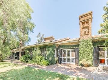 Casa · 400m² · 5 Ambientes · Venta - Casa 4 Dorm. con Jardín y Pileta - Terreno 1650 m² - Fisherton Rosario