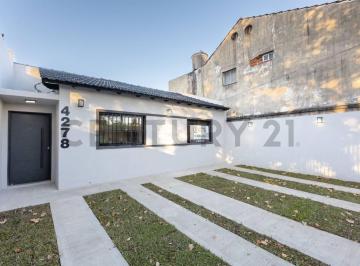 Casa · 145m² · 4 Ambientes · 2 Cocheras · Venta Casa 5 Ambientes Apto Credito - a Estrenar en Santos Lugares - Acepta Permuta