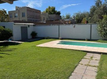 Casa de 10 ambientes, Ciudad de Mendoza · Casa en Venta C/ Cochera en 6.ª Sección Residencial Norte