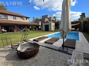 Casa · 140m² · 5 Ambientes · 3 Cocheras · Casa en Venta Benavidez Greens Apto Credito. Lote Interno.