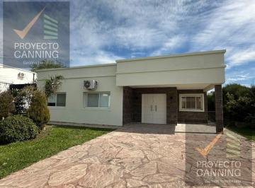 Casa · 160m² · 4 Ambientes · 2 Cocheras · Casa en Alquiler en Barrio Don Joaquin Canning