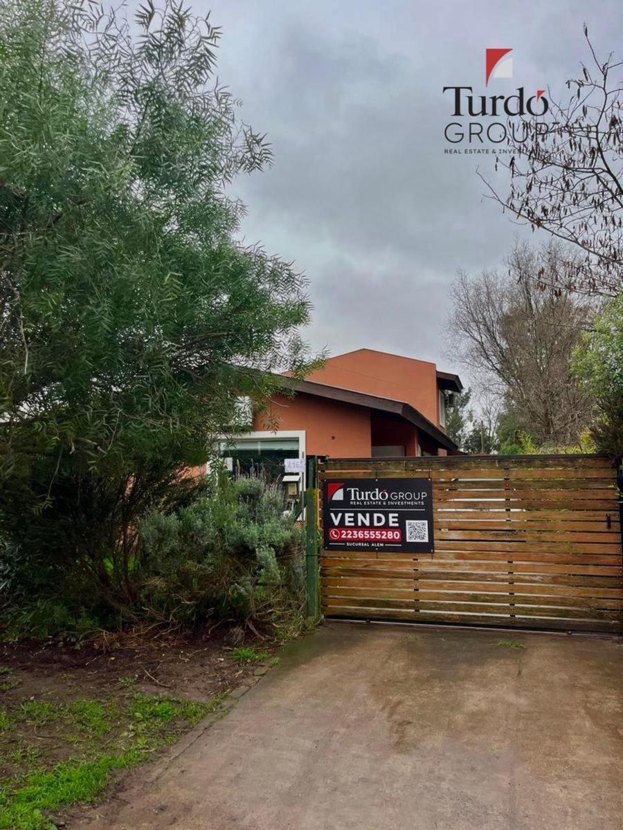 Casa en Los Acantilados, 660m², 3 amb, 2 dorm, 2 baños, parque y cochera