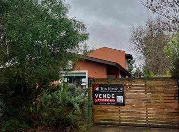 Casa · 660m² · 3 Ambientes · 1 Cochera · Casa en Venta, Barrio Acantilados