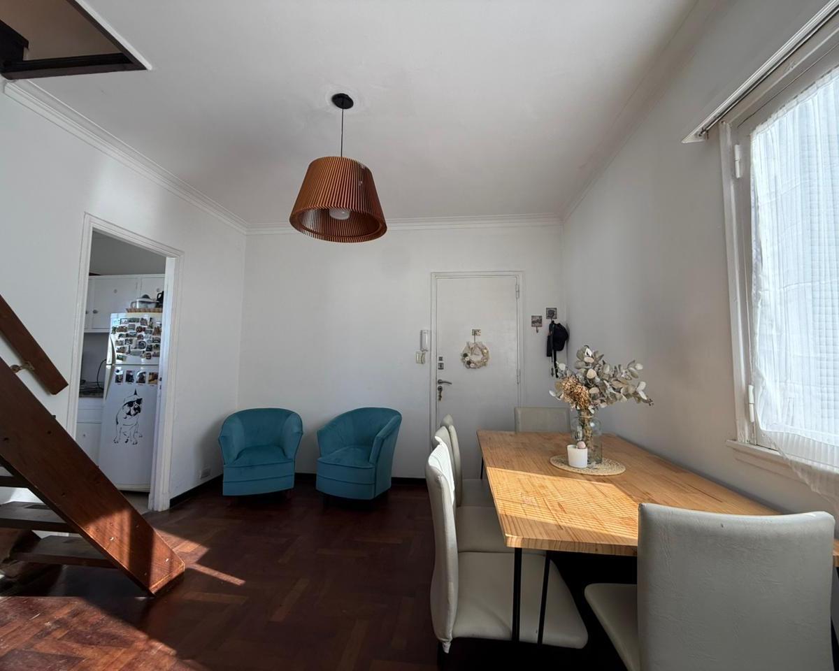 Departamento 2 ambientes con altillo (Se usa como dormitorio) – Chauvin