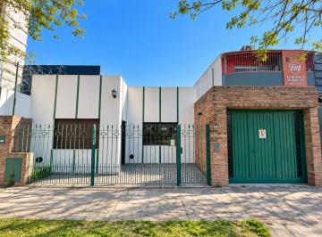 Casa · 60m² · 3 Ambientes · Casa en Alquiler en San Carlos 2 Dorm.