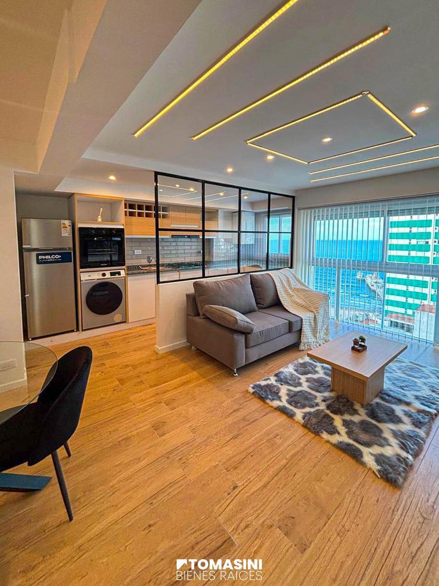 Departamento de 3 ambientes a la calle con balcón y excelente vista al mar