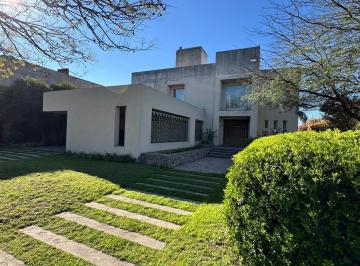 Casa · 480m² · 8 Ambientes · 1 Cochera · Casa en Ayres del Sur