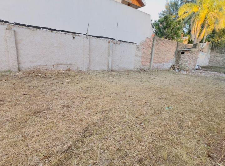 Terreno · 303m²