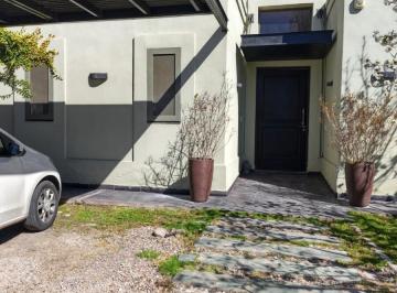 Casa · 250m² · 7 Ambientes · 2 Cocheras · Origo Negocios Inmobiliarios Alquila Casa en Barrio Ayres de Alzaga en Chacras de Coria