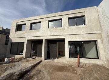 Casa · 123m² · 5 Ambientes · 2 Cocheras · Duplex 3 Dorm Prados de Manantiales Frente Plaza