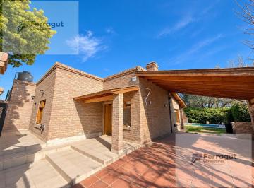Casa · 137m² · 4 Ambientes · 1 Cochera · Casa - La Herradura