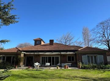 Casa · 377m² · 8 Ambientes · 1 Cochera · Venta Casa 8 Ambientes Barrio La Horqueta, San Isidro