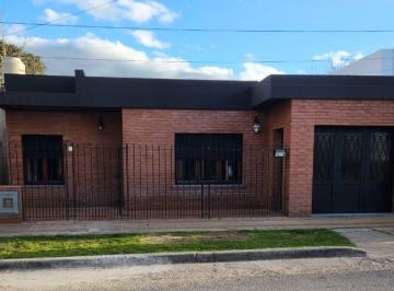 Casa · 162m² · 4 Ambientes · 1 Cochera · Casa en Venta Villa Elisa con Quncho