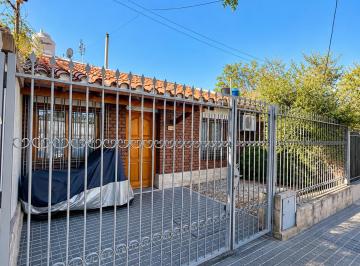 Casa de 4 ambientes, Godoy Cruz · Casa en Venta.