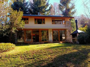 Casa · 199m² · 5 Ambientes · 2 Cocheras · Venta Casa San Martin de Los Andes. Barrio Alihuen Alto / Apto Credito