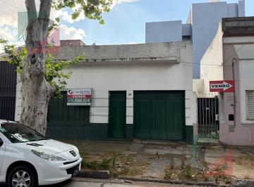 Casa · 140m² · 3 Ambientes · 1 Cochera · Venta de Casa a Refaccionar Sobre 8,66x20 (Alquiler Solo Depósito)