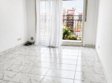 Departamento · 55m² · 4 Ambientes · 4 Ambientes Al Frente con Balcón Corrido y 3 Dorm. en Almagro