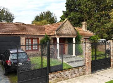 Casa · 200m² · 4 Ambientes · 3 Cocheras · Venta Casa con Parque en Jose Marmol