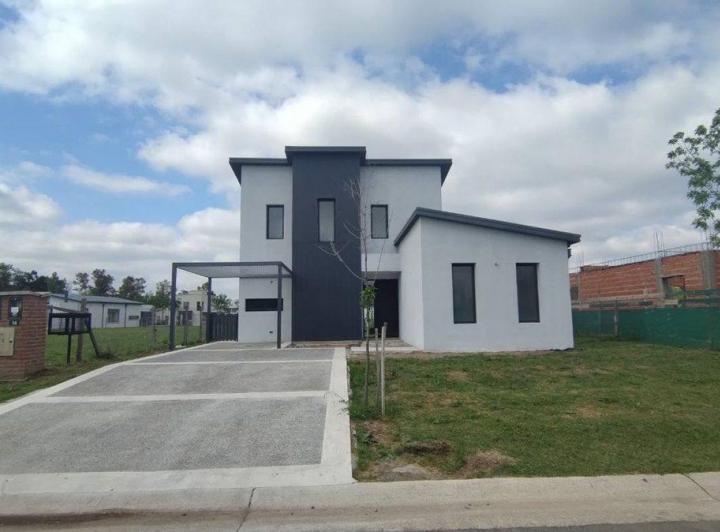 Casa · 150m² · 4 Ambientes · 1 Cochera