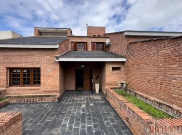 Casa · 390m² · 12 Ambientes · 4 Cocheras · Casa en Venta Sobre Av Recta Martinolli Apto Desarrollo