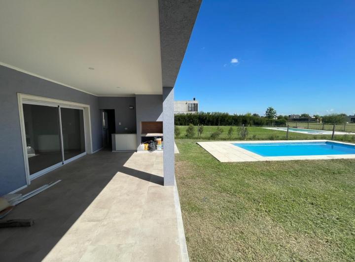 Casa · 158m² · 4 Ambientes · 2 Cocheras
