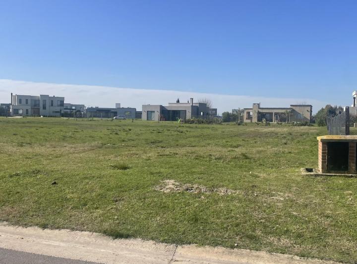Terreno · 920m²