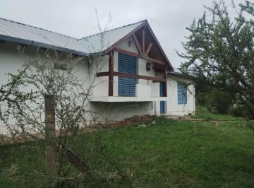 Casa · 143m² · 6 Ambientes · 1 Cochera · Casa con 2 Lotes en Venta 1530 Mt Capilla del Monte