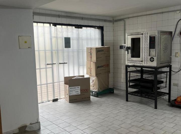 Local comercial · 241m²