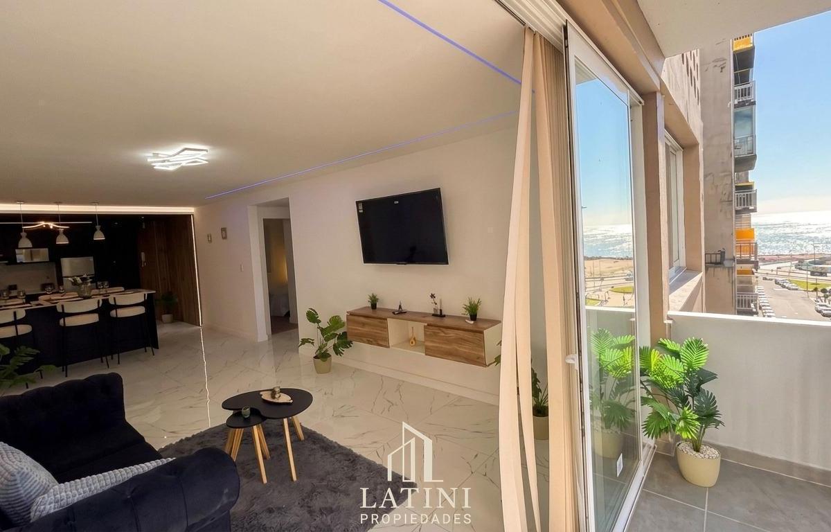 Departamento de 3 ambientes externo, con balcón y vista al mar, totalmente reciclado