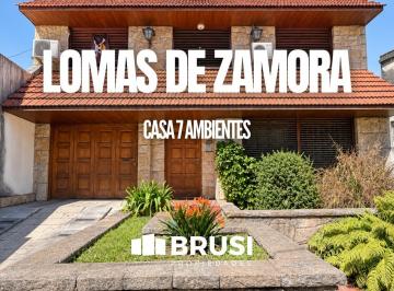 Casa · 311m² · 7 Ambientes · 3 Cocheras · Casa en Venta en Lomas de Zamora - 7 Ambientes con Sum
