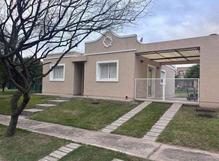 Casa · 100m² · 5 Ambientes · 1 Cochera