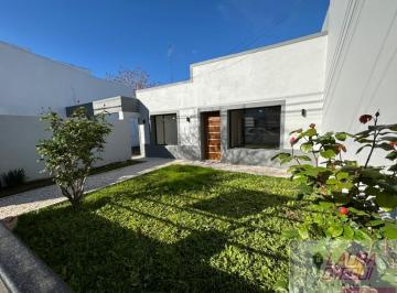 Casa · 120m² · 4 Ambientes · 1 Cochera · Venta Casa 3 Dorm., Zona Semicentrica