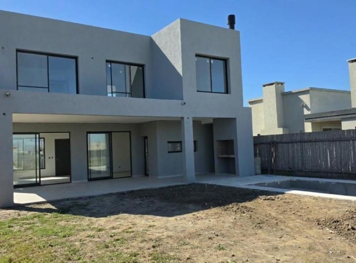 Casa · 171m² · 4 Ambientes · 1 Cochera