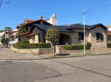 Casa · 166m² · 4 Ambientes · 1 Cochera · Alquiler Chalet 4 Ambientes • Zona Guemes