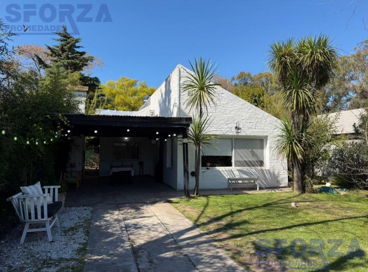 Casa · 140m² · 4 Ambientes · 3 Cocheras