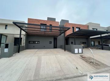 Casa · 140m² · 4 Ambientes · 2 Cocheras · Duplex a Estrenar en Prados de Manantiales - 3 Dorm.