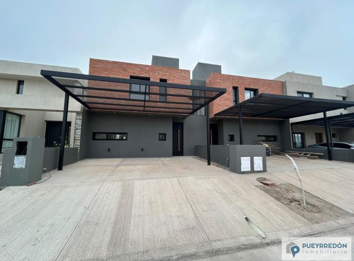 Casa · 140m² · 4 Ambientes · 2 Cocheras