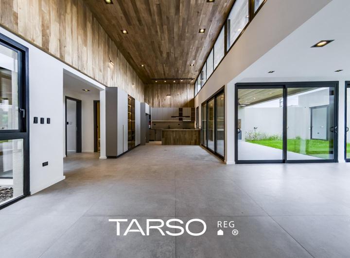 Casa · 240m² · 6 Ambientes · 2 Cocheras