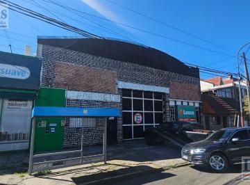 Bodega-Galpón · 700m² · 6 Cocheras · Galpón en Alquiler en Lanús Oeste