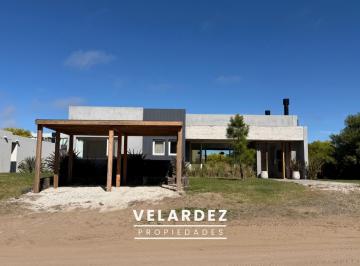 Casa · 160m² · 5 Ambientes · Casa en Alquiler Temporal Costa Esmeralda