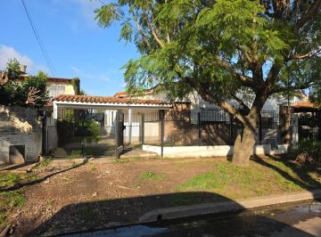 Casa · 70m² · 4 Ambientes · 1 Cochera · “casa 4 Amb Sobre Lote Propio con Cochera y Gran Fondo