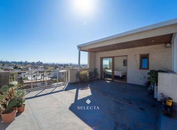 Casa · 120m² · 3 Ambientes · 1 Cochera · Casa de 2 Dorm. con Terraza y Cochera Descubierta en Sarmiento