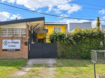 Casa · 180m² · 4 Ambientes · 2 Cocheras · Casa en Venta