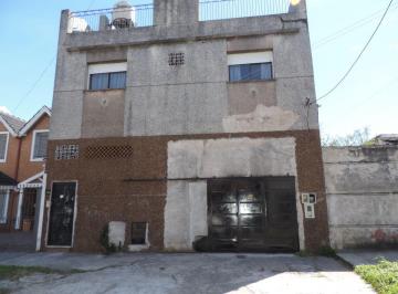 Departamento de 4 ambientes, Avellaneda · Excelente Dpto. de 4 Amb. 2 Baños 122 m², Mas Local en P. B. de 8,66 X 27.68 Ideal Supermercado