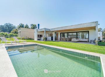 Casa · 160m² · 4 Ambientes · 3 Cocheras · Venta - Casa en Arenas Chico - Piscina - Lote 2