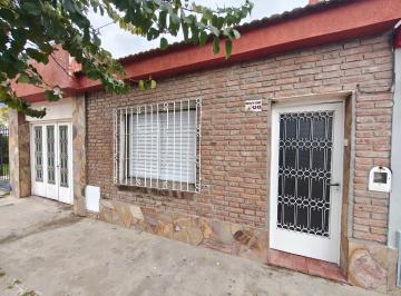 Casa · 130m² · 3 Ambientes · 1 Cochera · Casa Familiar en Sargento Cabral
