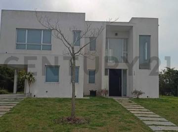 Casa · 196m² · 5 Ambientes · 1 Cochera · Casa en Alquiler Anual en Puertos del Lago Barrio Ceibos