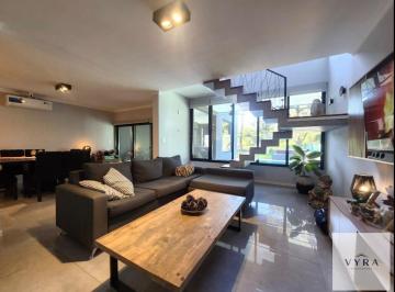 Casa · 155m² · 4 Ambientes · 2 Cocheras · Casa en Pueblo Esther