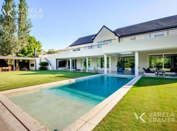 Casa · 680m² · 10 Ambientes · 8 Cocheras · Casa en Venta en Ayres de Pilar